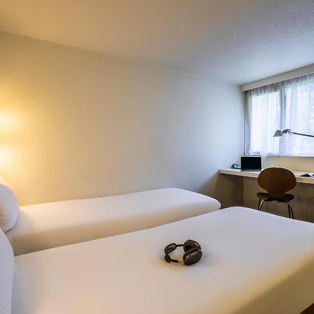Campanile Nimes Sud - Caissargues Hotel Exterior foto