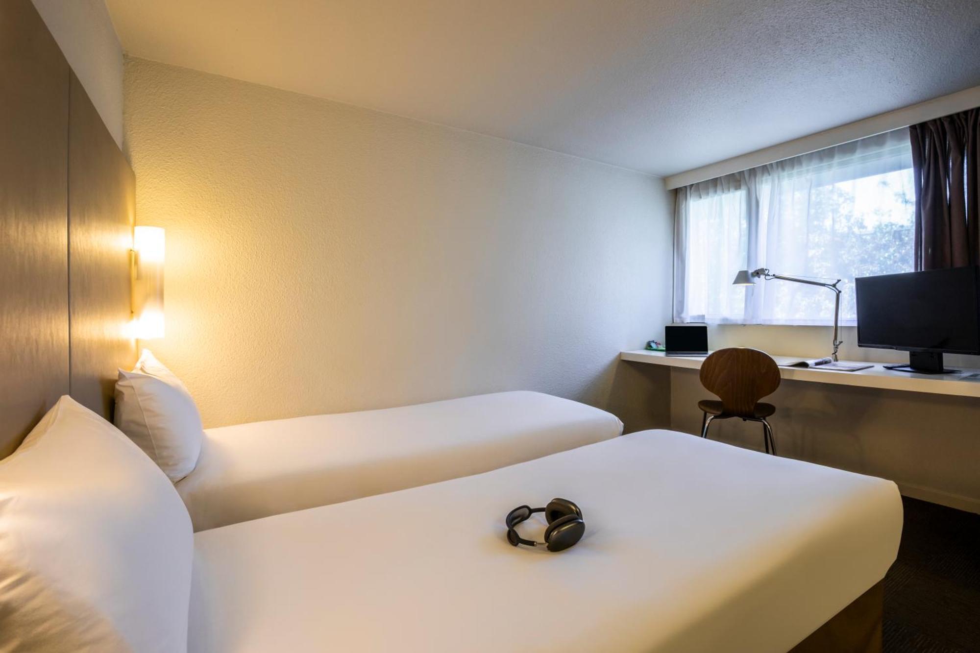 Campanile Nimes Sud - Caissargues Hotel Exterior foto
