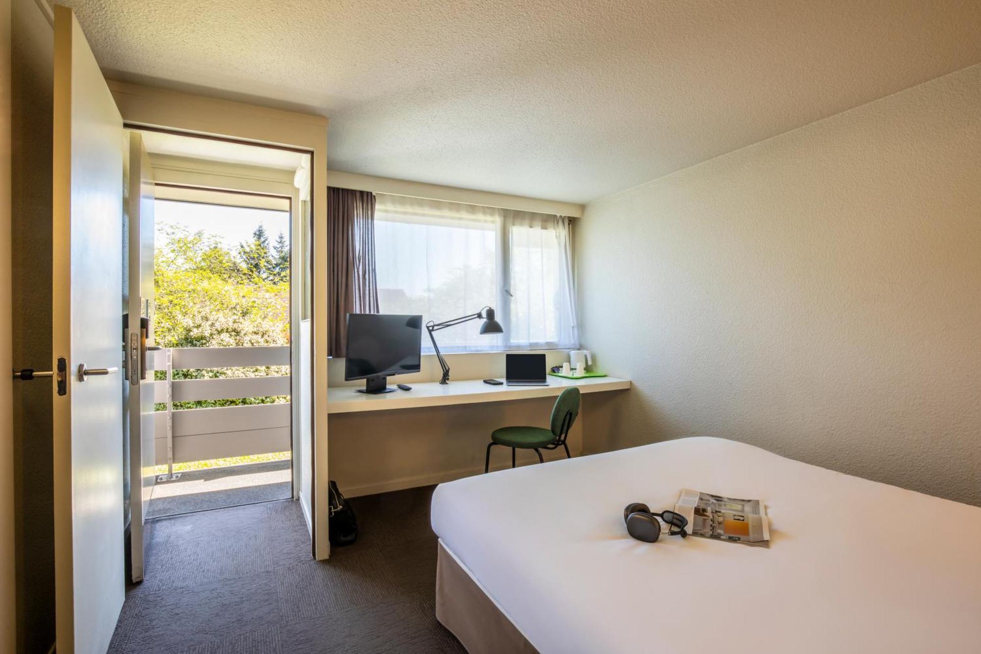 Campanile Nimes Sud - Caissargues Hotel Exterior foto