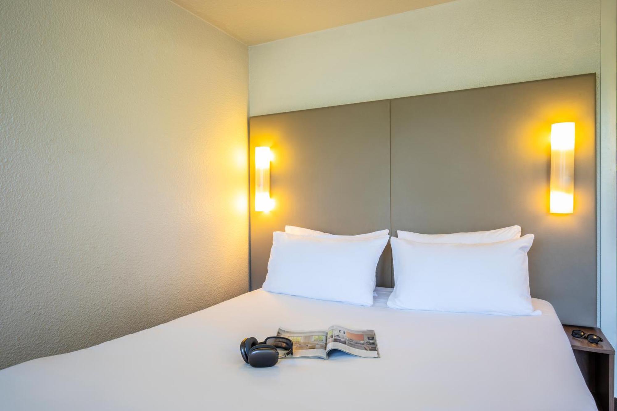 Campanile Nimes Sud - Caissargues Hotel Exterior foto